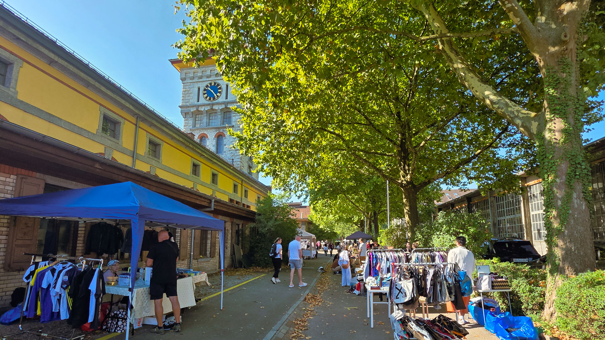 Flohmarkt Belltree Tower Schlieren · Grosser Sonntags-Flohmarkt
