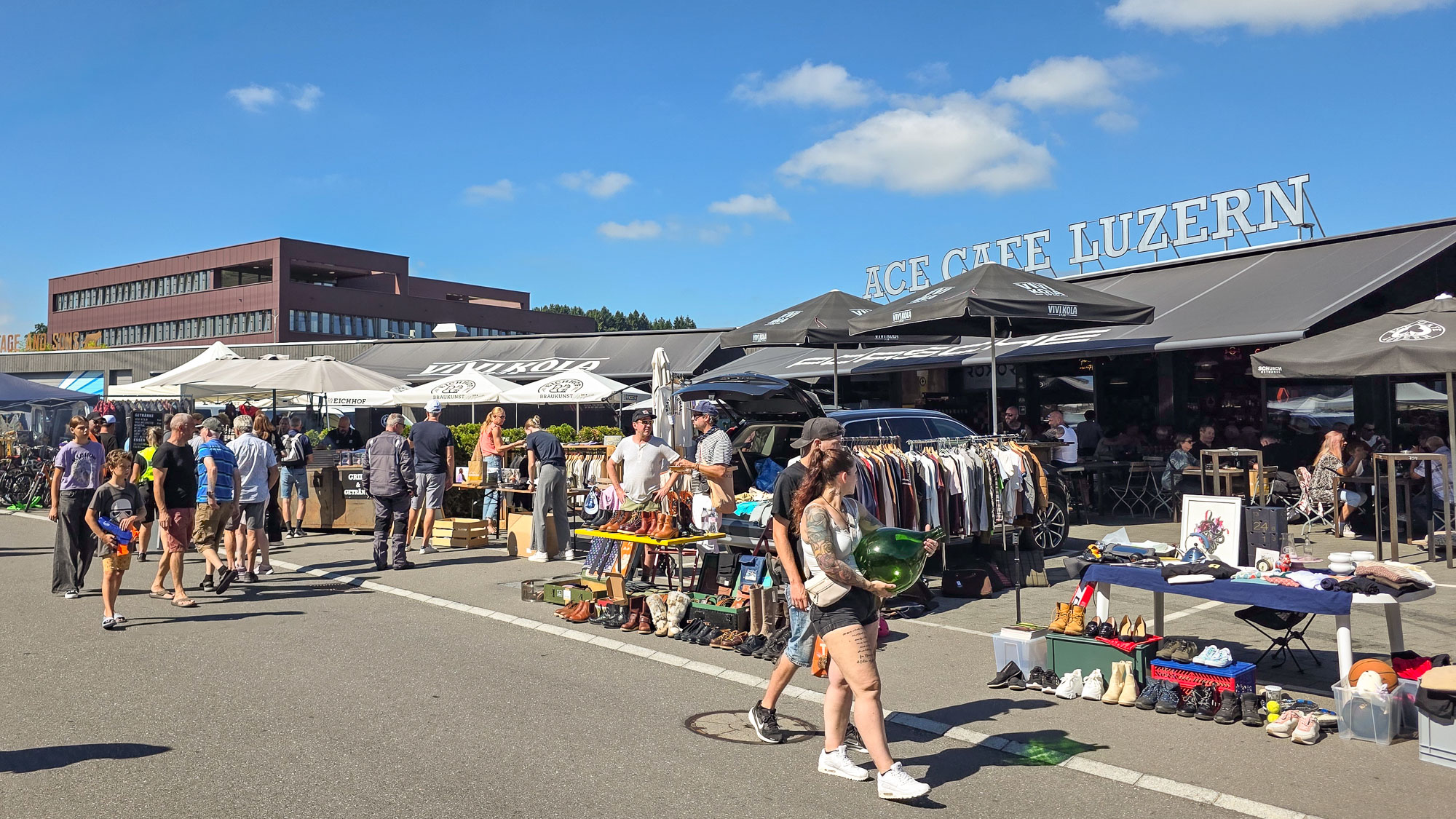 Kofferraum-Flohmarkt Ace Cafe Luzern